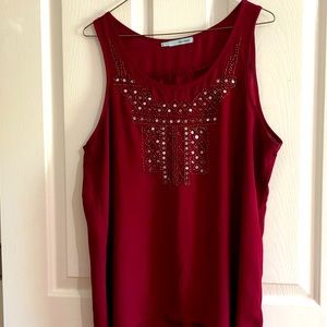 EUC women’s high to low tank top Maurices extra large Burgundy XL Embellishment